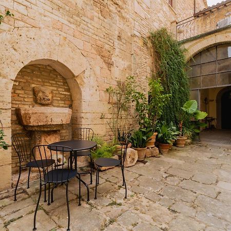 Suite Comunicanti, Tra Antico E Moderno Ασίζη Εξωτερικό φωτογραφία