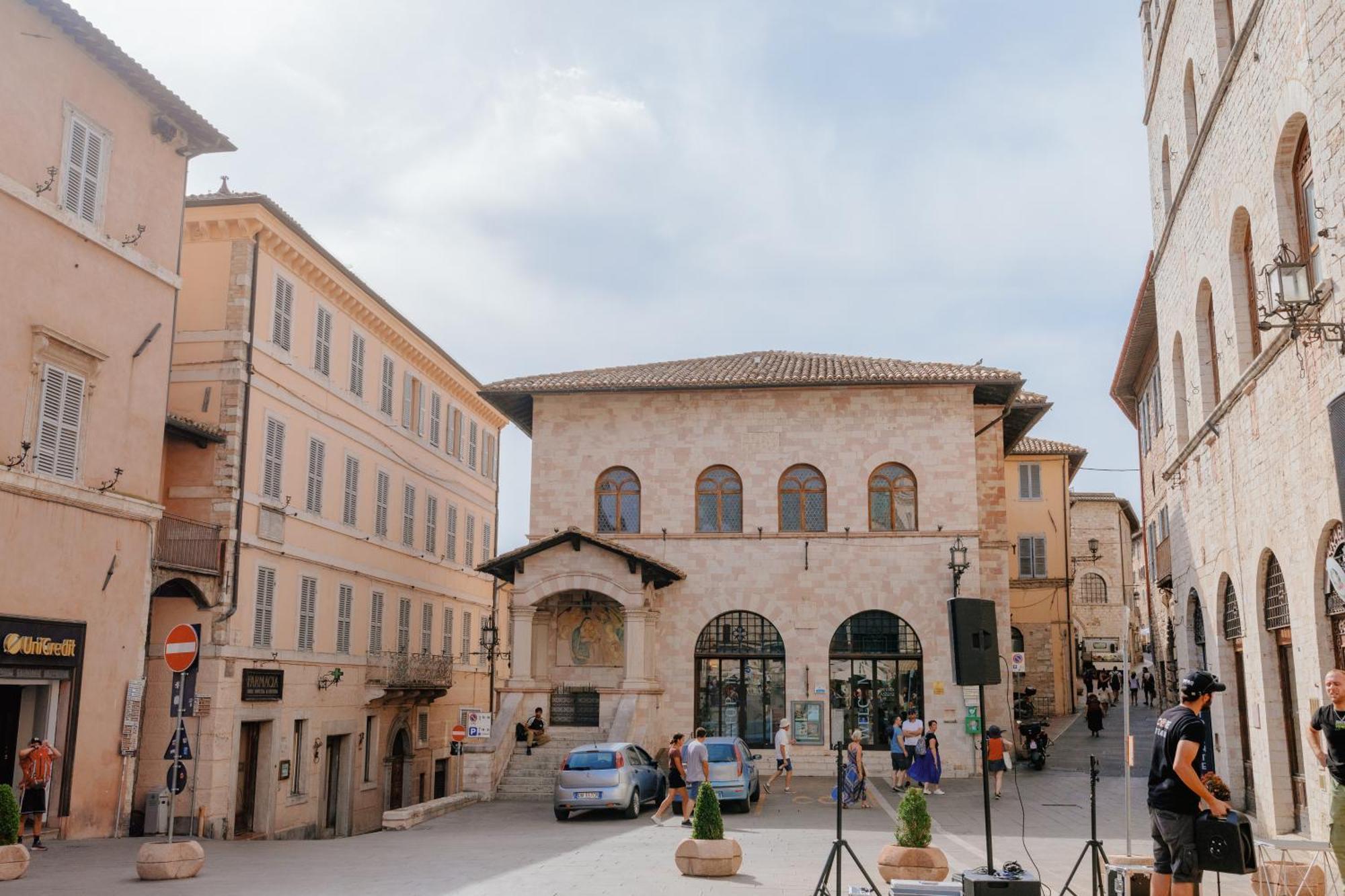 Suite Comunicanti, Tra Antico E Moderno Ασίζη Εξωτερικό φωτογραφία